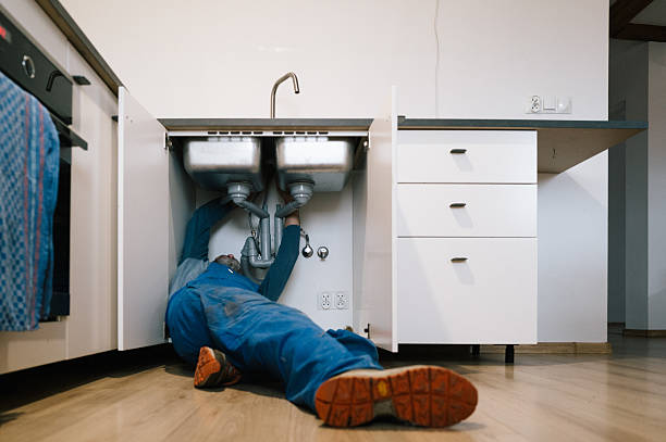 Professional Emergency Plumber technician working in Mead, WA